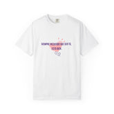 T-Shirt — "Siempre recuerde que ser tú, está bien" Heart Graphic